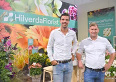 De mannen van HilverdaFlorist Robin Vermeer en Co Overduin waren ook weer trouw aanwezig met een fleurige stand.
